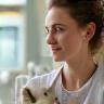 Claire Alméras et son lapin lors d'une visite de contrôle à la clinique Lumière